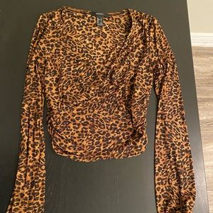 FOREVER 21 Long Sleeve Leopard Print Crop Top size L